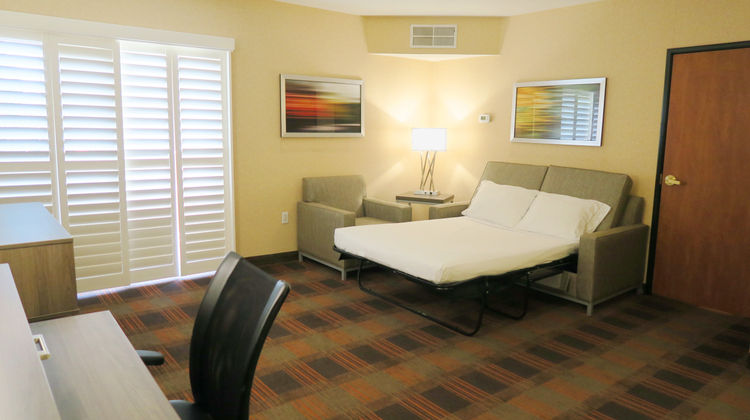 Holiday Inn Express & Suites Suite