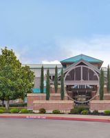 Holiday Inn Express & Suites
