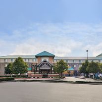 Holiday Inn Express & Suites