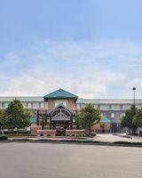 Holiday Inn Express & Suites