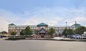 Holiday Inn Express & Suites