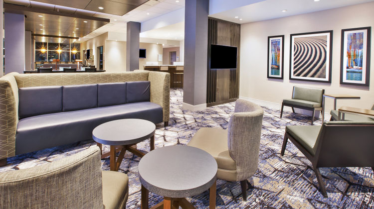 Holiday Inn Express & Suites Okemos MSU Lobby