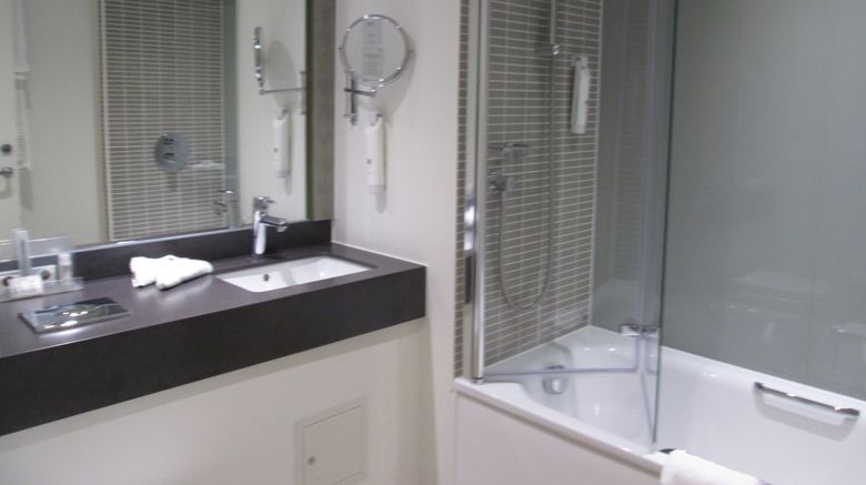 <b>Holiday Inn Slough-Windsor Room</b>. Images powered by <a href="https://www.leonardoworldwide.com/" title="Leonardo Worldwide" target="_blank">Leonardo</a>.