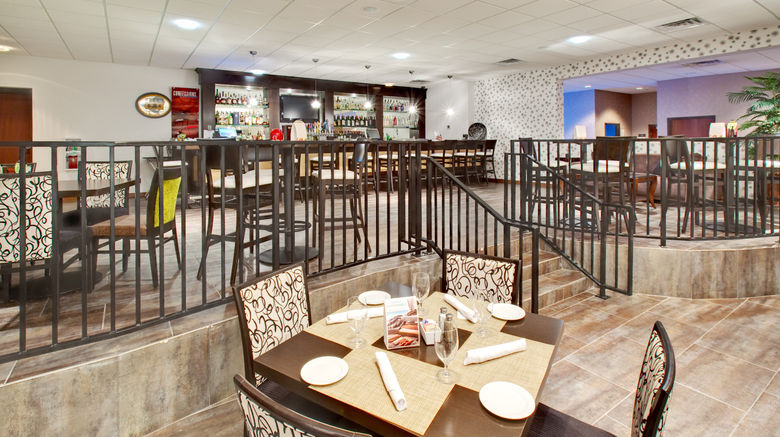 <b>Crowne Plaza Milwaukee South Restaurant</b>. Images powered by <a href="https://www.leonardoworldwide.com/" title="Leonardo Worldwide" target="_blank">Leonardo</a>.