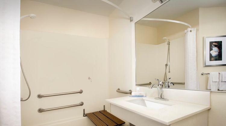 Candlewood Suites Richmond South Room