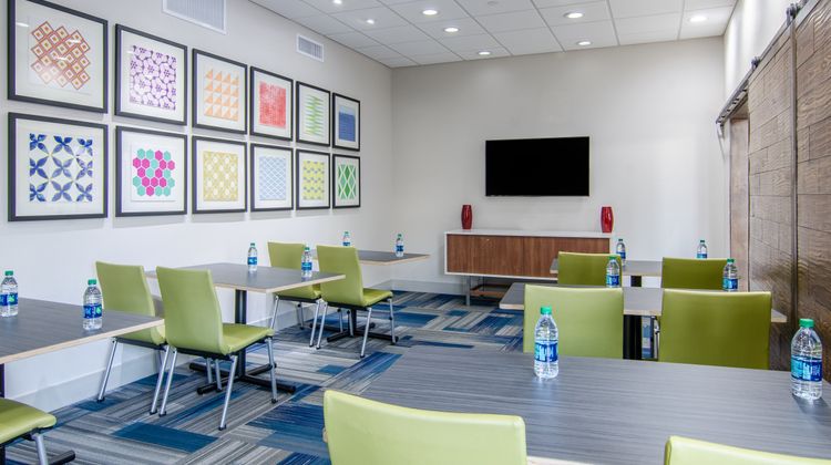 Holiday Inn Express & Suites Atchison Meeting