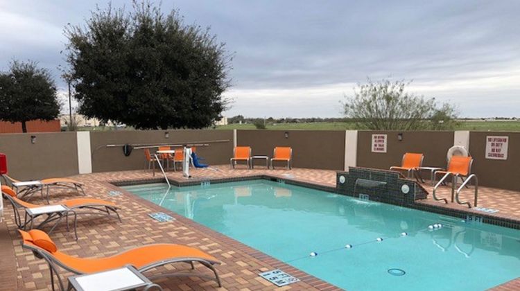 Holiday Inn Express Hotel & Suites Pool