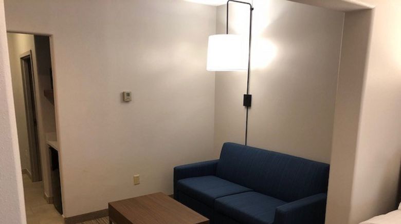 <b>Holiday Inn Express Hotel & Suites Suite</b>. Images powered by <a href="https://www.leonardoworldwide.com/" title="Leonardo Worldwide" target="_blank">Leonardo</a>.