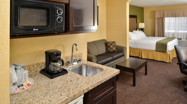 Holiday Inn Express Charlotte Suite