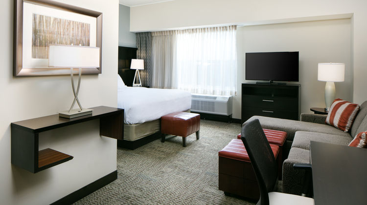 Staybridge Suites Des Moines Downtown Room