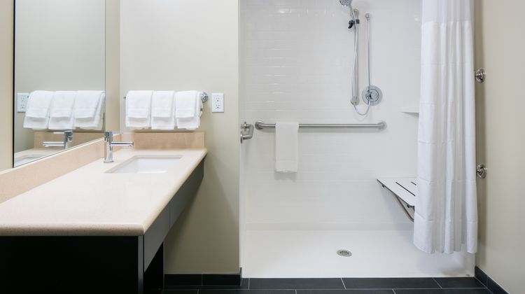 Staybridge Suites Des Moines Downtown Room