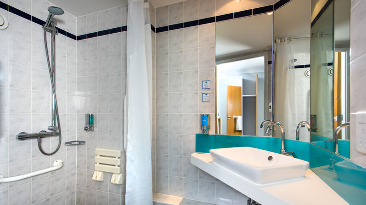 Holiday Inn Express Glasgow Airport Room