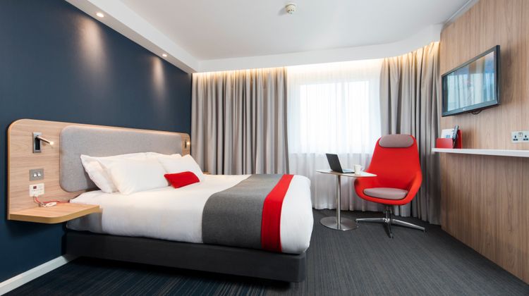 Holiday Inn Express Glasgow Airport Room