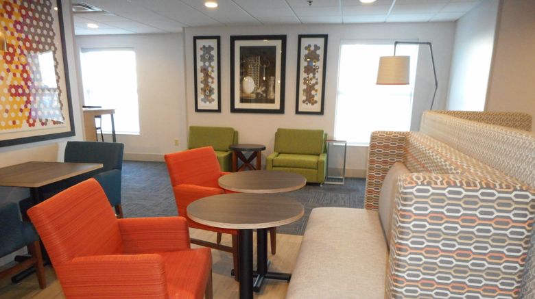 <b>Holiday Inn Express Lobby</b>. Images powered by <a href="https://www.leonardoworldwide.com/" title="Leonardo Worldwide" target="_blank">Leonardo</a>.