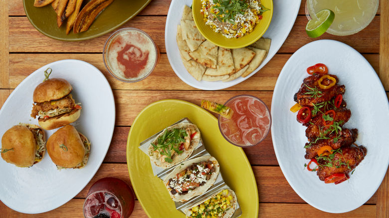 <b>Kimpton Surfcomber Hotel Restaurant</b>. Images powered by <a href="https://www.leonardoworldwide.com/" title="Leonardo Worldwide" target="_blank">Leonardo</a>.