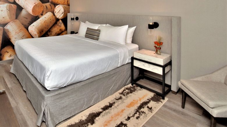 <b>Hotel Indigo Napa Valley Suite</b>. Images powered by <a href="https://www.leonardoworldwide.com/" title="Leonardo Worldwide" target="_blank">Leonardo</a>.
