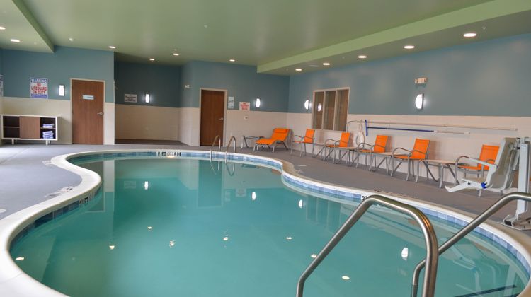 Holiday Inn Express & Suites Charlotte N Pool