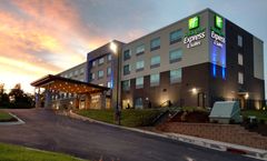 Holiday Inn Express & Suites Charlotte N