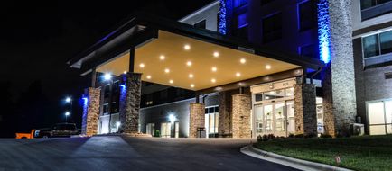 Holiday Inn Express & Suites Charlotte N Exterior