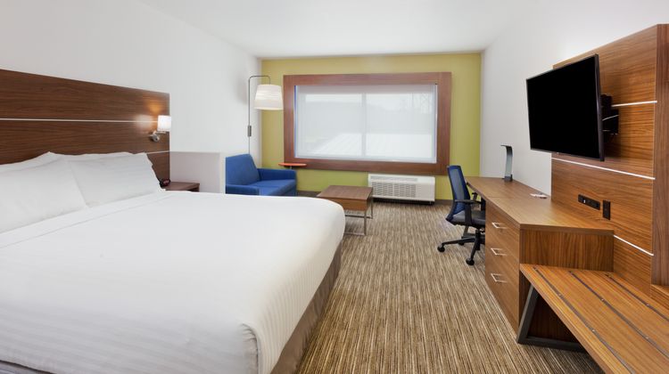 Holiday Inn Express/Suites Cartersville Suite