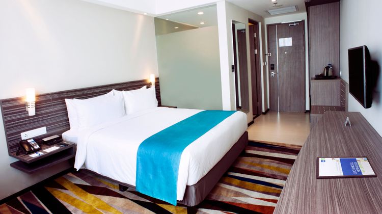 Holiday Inn Express Surabaya CenterPoint Room