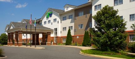Holiday Inn Express/Stes Charlottesville Exterior