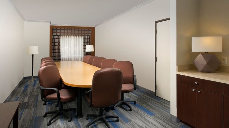 Holiday Inn Express/Stes Charlottesville Meeting