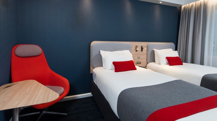 Holiday Inn Express Milton Keynes Hotel Room