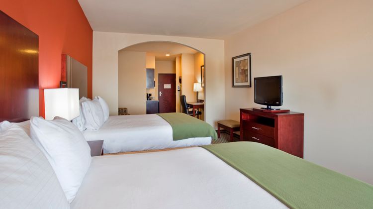 Holiday Inn Express & Suites North Suite