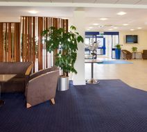 Holiday Inn Express Cardiff Airport Lobby