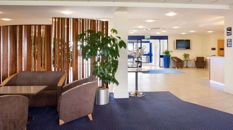 <b>Holiday Inn Express Cardiff Airport Lobby</b>. Images powered by <a href="https://www.leonardoworldwide.com/" title="Leonardo Worldwide" target="_blank">Leonardo</a>.