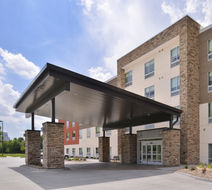 Holiday Inn Express & Suites Omaha Arpt Exterior