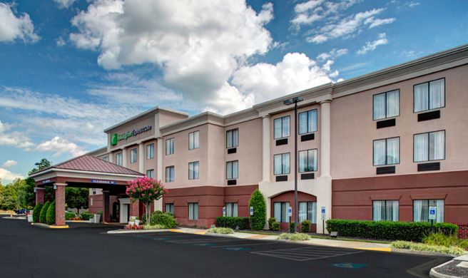 Holiday Inn Express & Suites Ashland Exterior