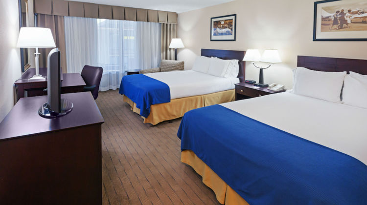 Holiday Inn Express Little Rock Airport Room