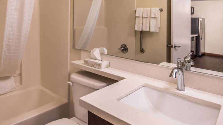 Candlewood Suites Topeka West Room