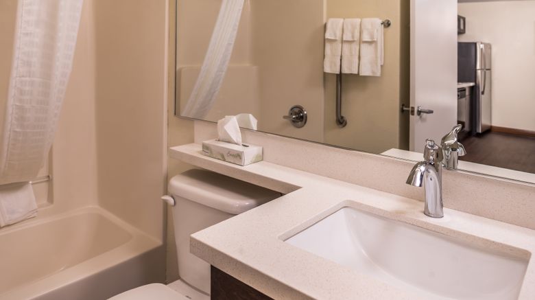 <b>Candlewood Suites Topeka West Room</b>. Images powered by <a href="https://www.leonardoworldwide.com/" title="Leonardo Worldwide" target="_blank">Leonardo</a>.