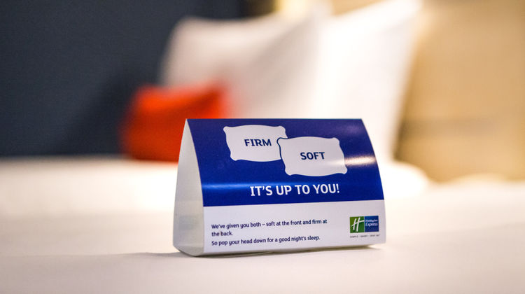 Holiday Inn Express Watford Junction Room