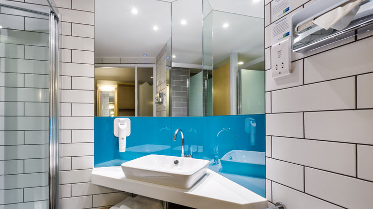 Holiday Inn Express Watford Junction Room