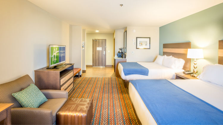 Holiday Inn Express Wichita South Room