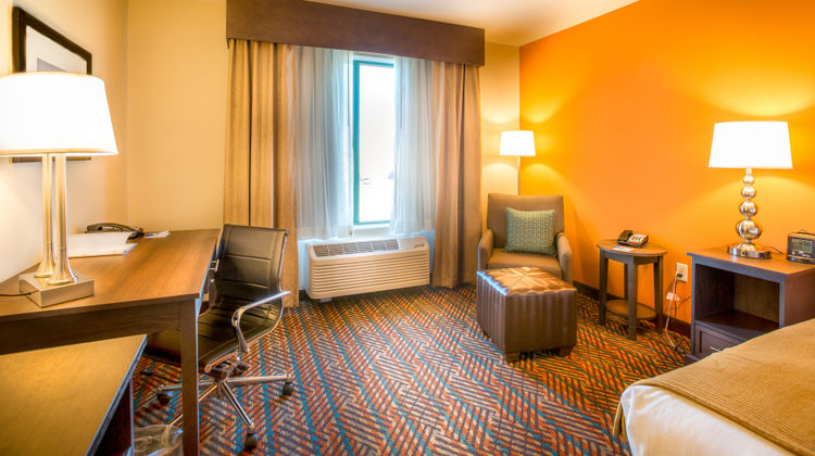 Holiday Inn Express Wichita South Room