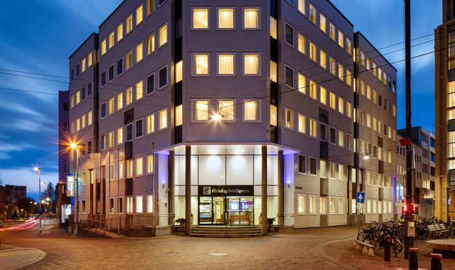Holiday Inn Express Arnheim Exterior