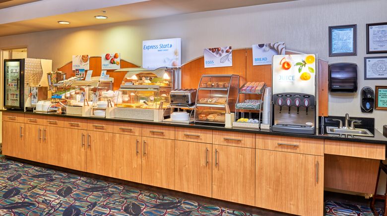 <b>Holiday Inn Express/Suites El Paso Arpt Restaurant</b>. Images powered by <a href="https://www.leonardoworldwide.com/" title="Leonardo Worldwide" target="_blank">Leonardo</a>.