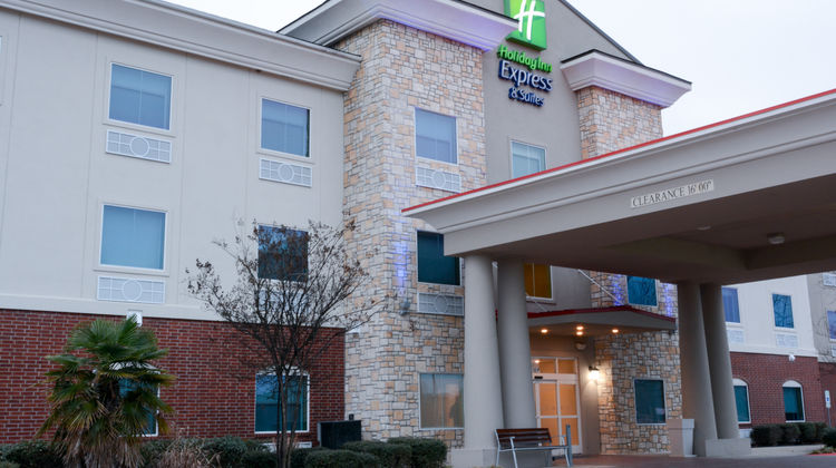 Holiday Inn Express Hotel & Suites Exterior
