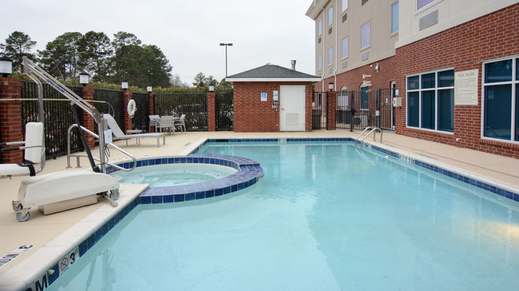 Holiday Inn Express Hotel & Suites Pool