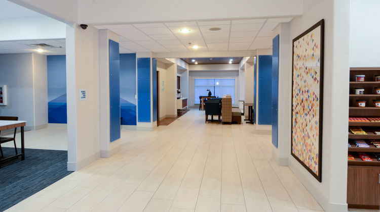 Holiday Inn Express Hotel & Suites Lobby