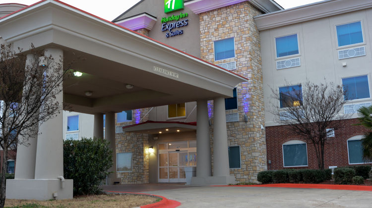 Holiday Inn Express Hotel & Suites Exterior