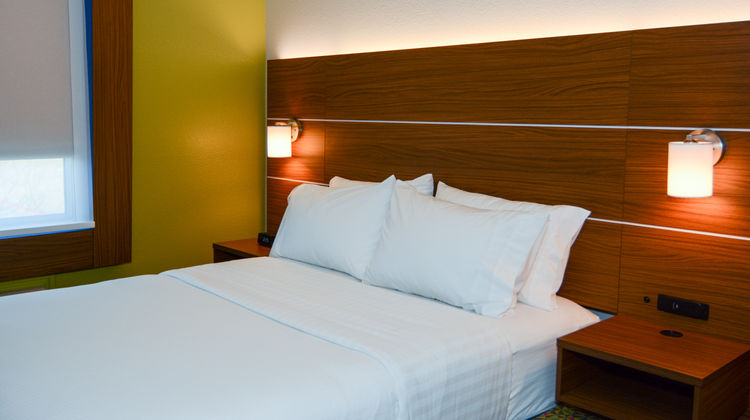 Holiday Inn Express Hotel & Suites Suite