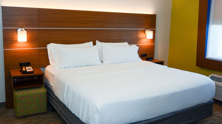 Holiday Inn Express Hotel & Suites Suite