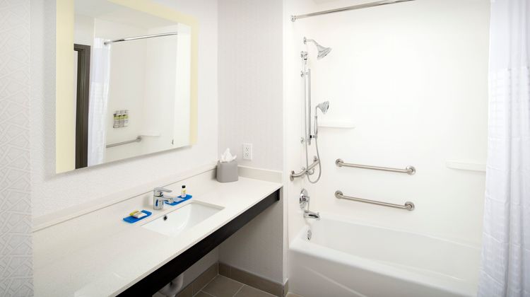 Holiday Inn Express Pensacola Downtown Room