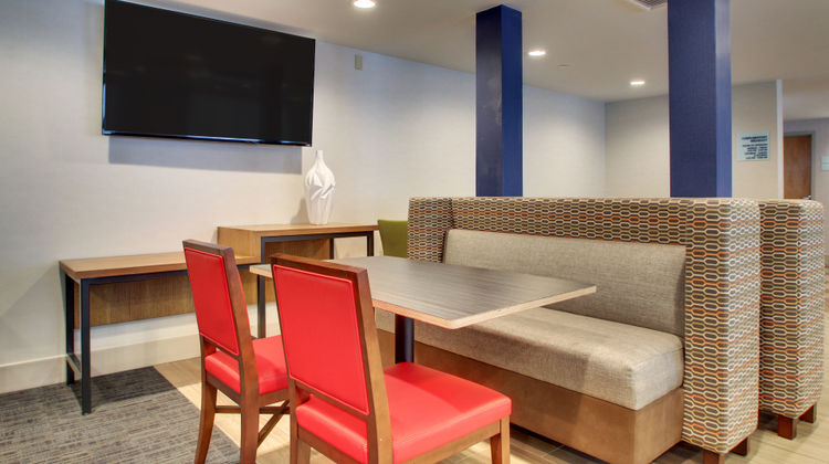 Holiday Inn Express Lincoln E White Mtns Lobby